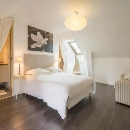 House Clos Du Champ Query *