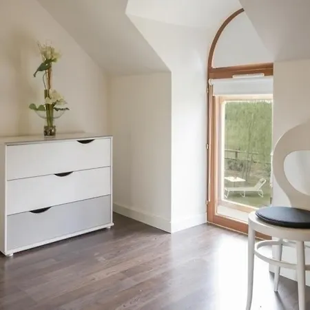 House Clos Du Champ Query